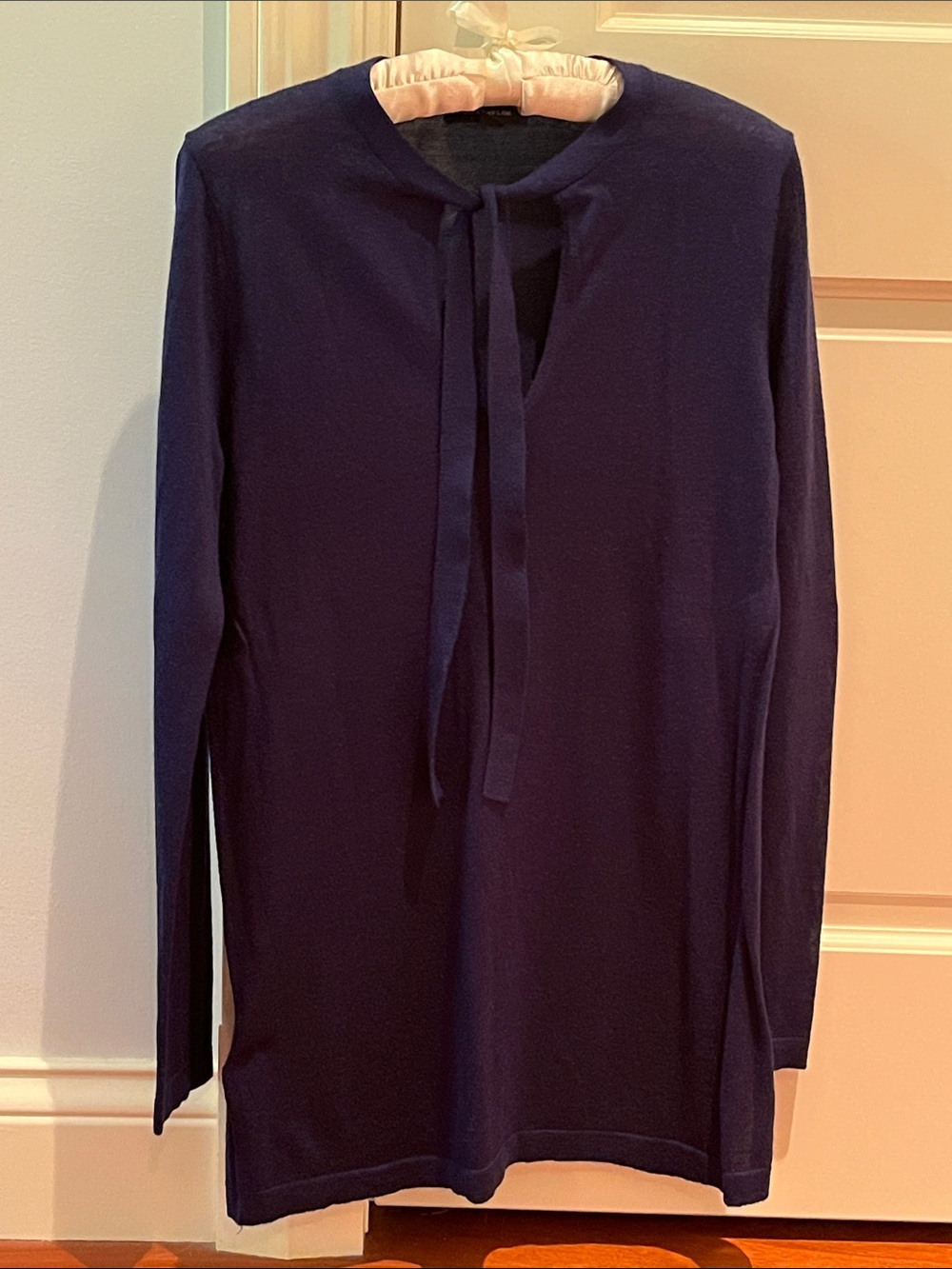 EUC Ann Taylor Navy Tie-Neck Long-Sleeve Women's Top